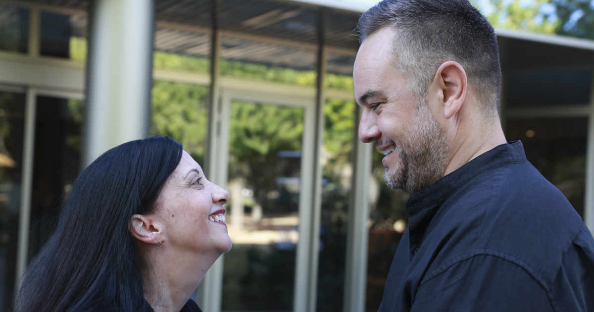 El último adiós de Juan Tamariz en Madrid: familiares, amigos y compañeros se despiden del mago en el tanatorio de San Isidro – Semana