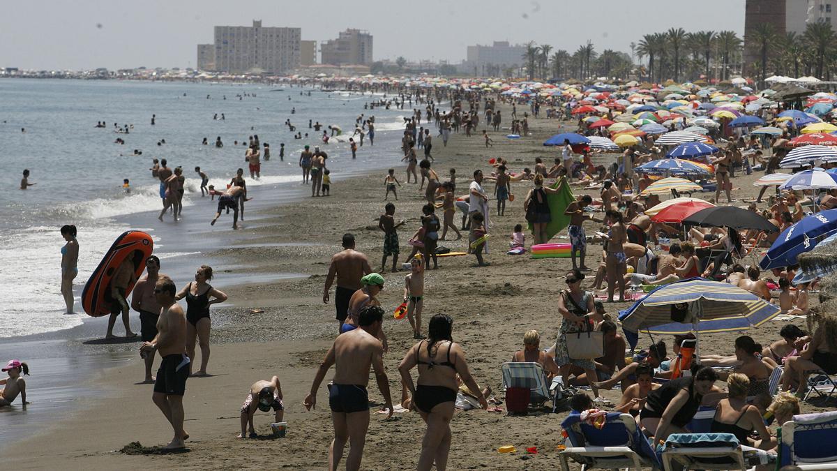 Bandera roja y baño prohibido en cuatro playas de Málaga capital este sábado – La Opinión de Málaga