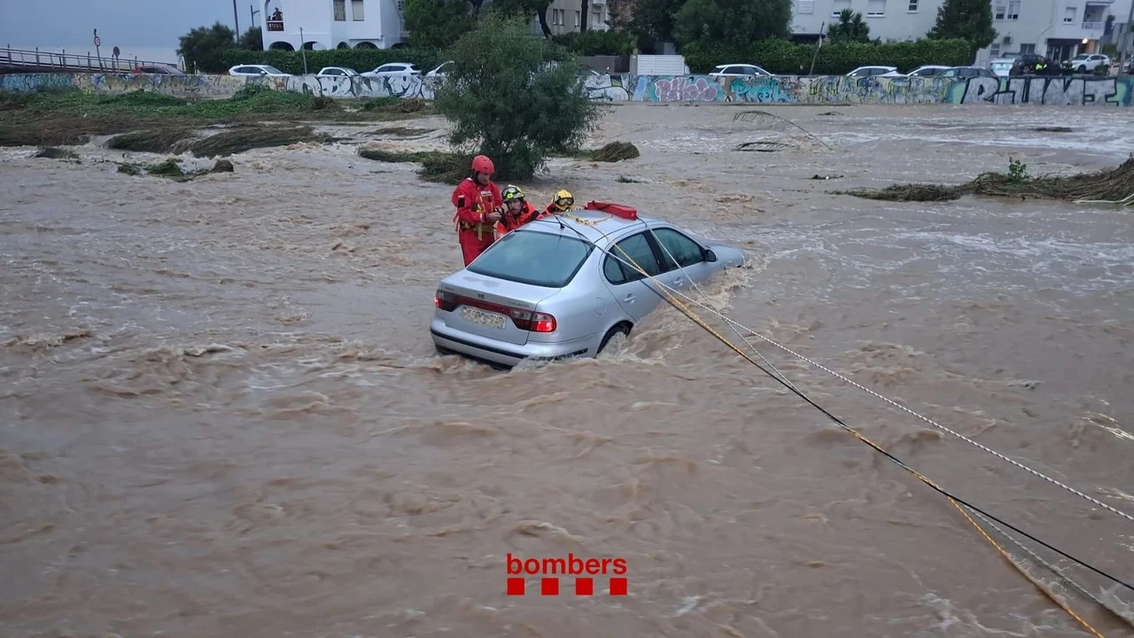 Las lluvias torrenciales golpean Cataluña: obligan a cortar carreteras y líneas de Rodalies por inundaciones – LaSexta