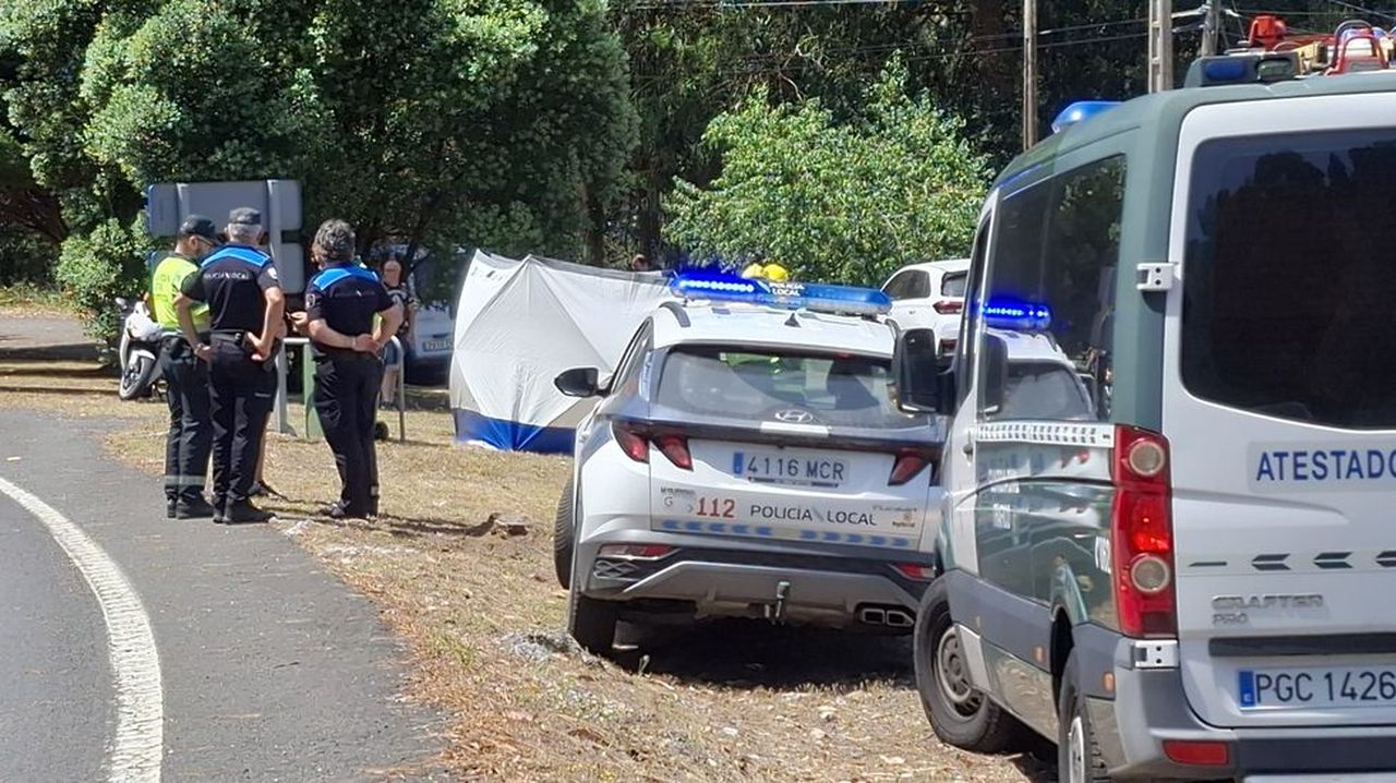 Muere en Cabana un joven motorista al salirse de la vía y chocar contra una papelera y un contenedor – La Voz de Galicia