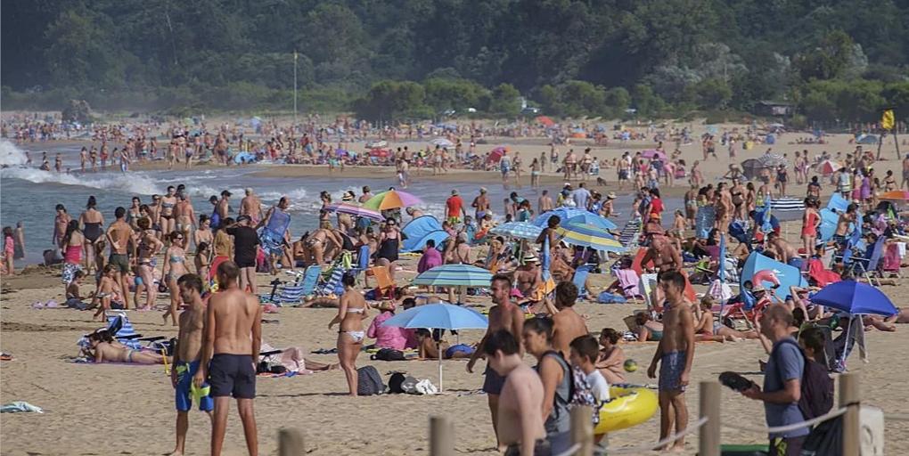 El pueblo de Cantabria que muchos comparan con Benidorm por la llegada masiva de turistas: rodeado de marismas y con playas de agua cristalina – ABC