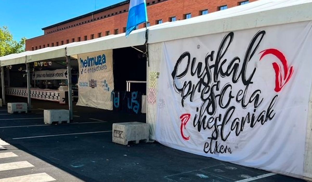 “¡Destrozad las cárceles! ¡Todos a casa!”: así se extiende la sombra de ETA sobre las fiestas vascas y navarras – Vozpopuli