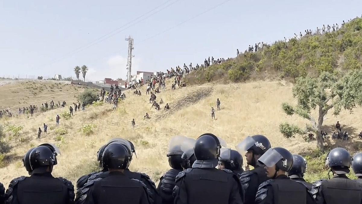 Marruecos frustra el intento de alcanzar Ceuta de cientos de migrantes subsaharianos – El Periódico