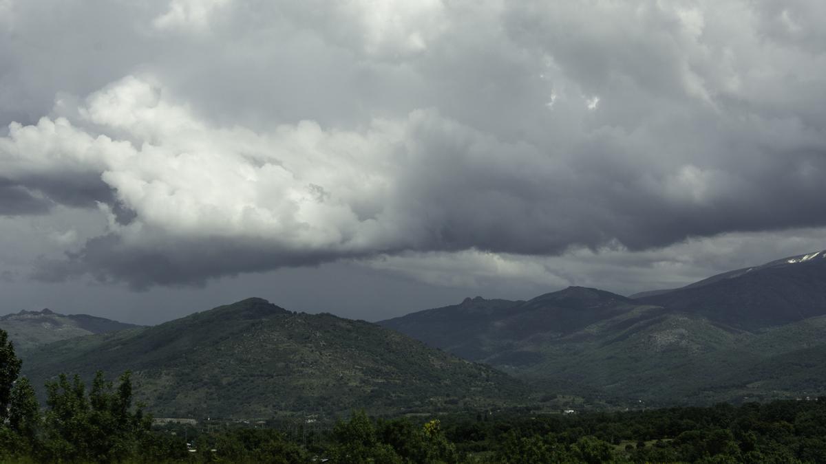 Cambio drástico en el tiempo: Aemet activa la alerta amarilla en Extremadura por lluvias, tormentas y viento – El Periódico Extremadura