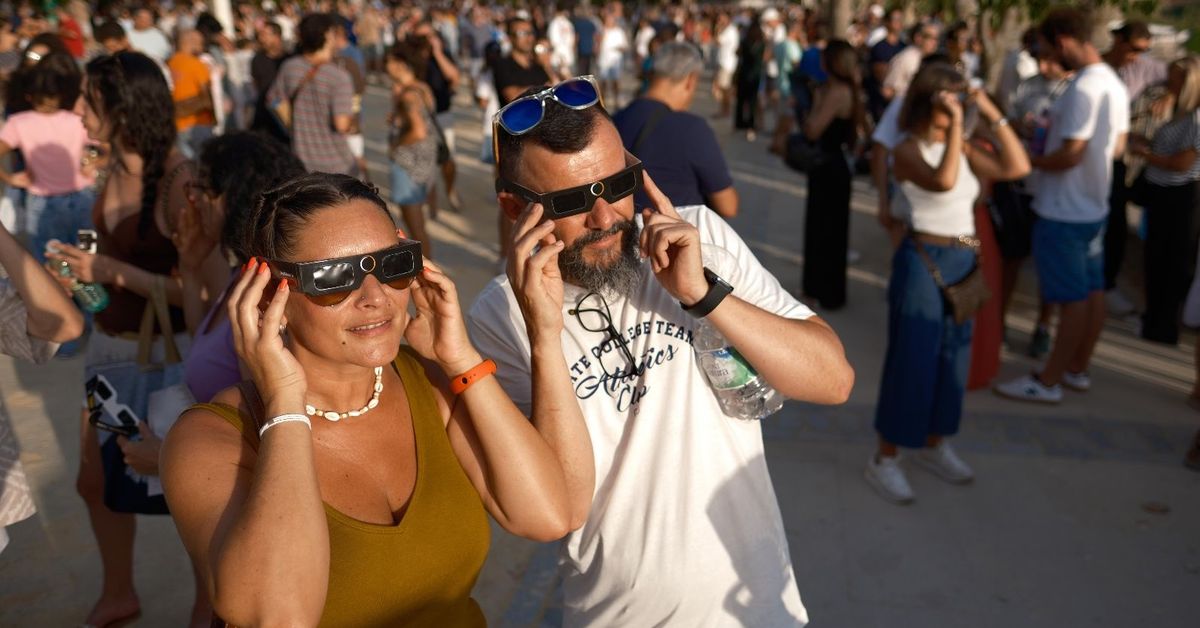 Las mejores imágenes del eclipse solar desde distintos puntos de Málaga – Málaga Hoy