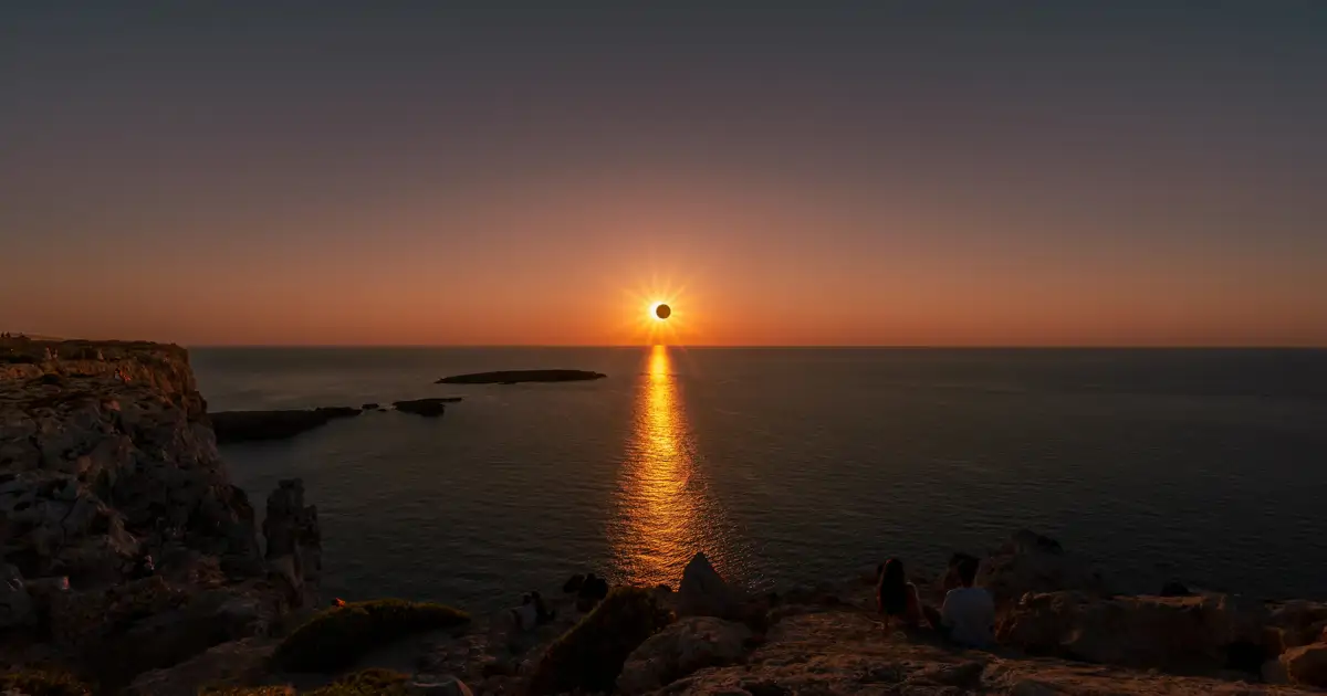 Atención viajeros: Estos son los lugares prohibidos para contemplar el eclipse solar desde Galicia – Viajes National Geographic