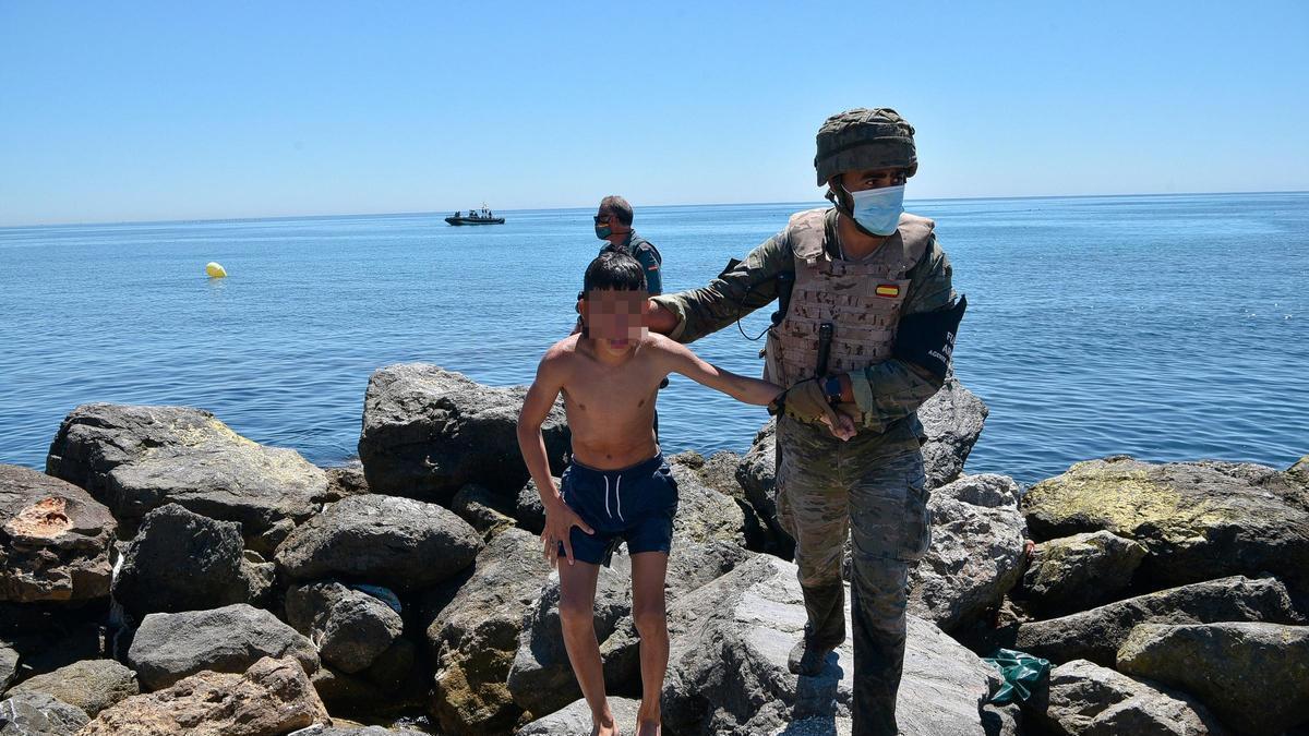 Los menores de Ceuta, primera prueba para el gobierno de PP-Vox en Andalucía: ‘Será importante que las comunidades autónomas asuman la protección de esos niños’ – El Correo de Andalucía