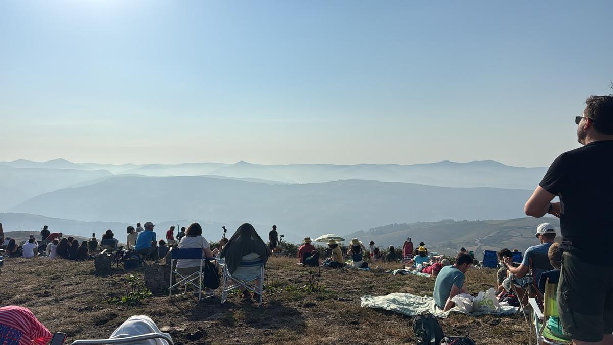 En directo: las nubes ocultan el eclipse en buena parte de Asturias pero (aún así) se hizo de noche en pleno día – LNE