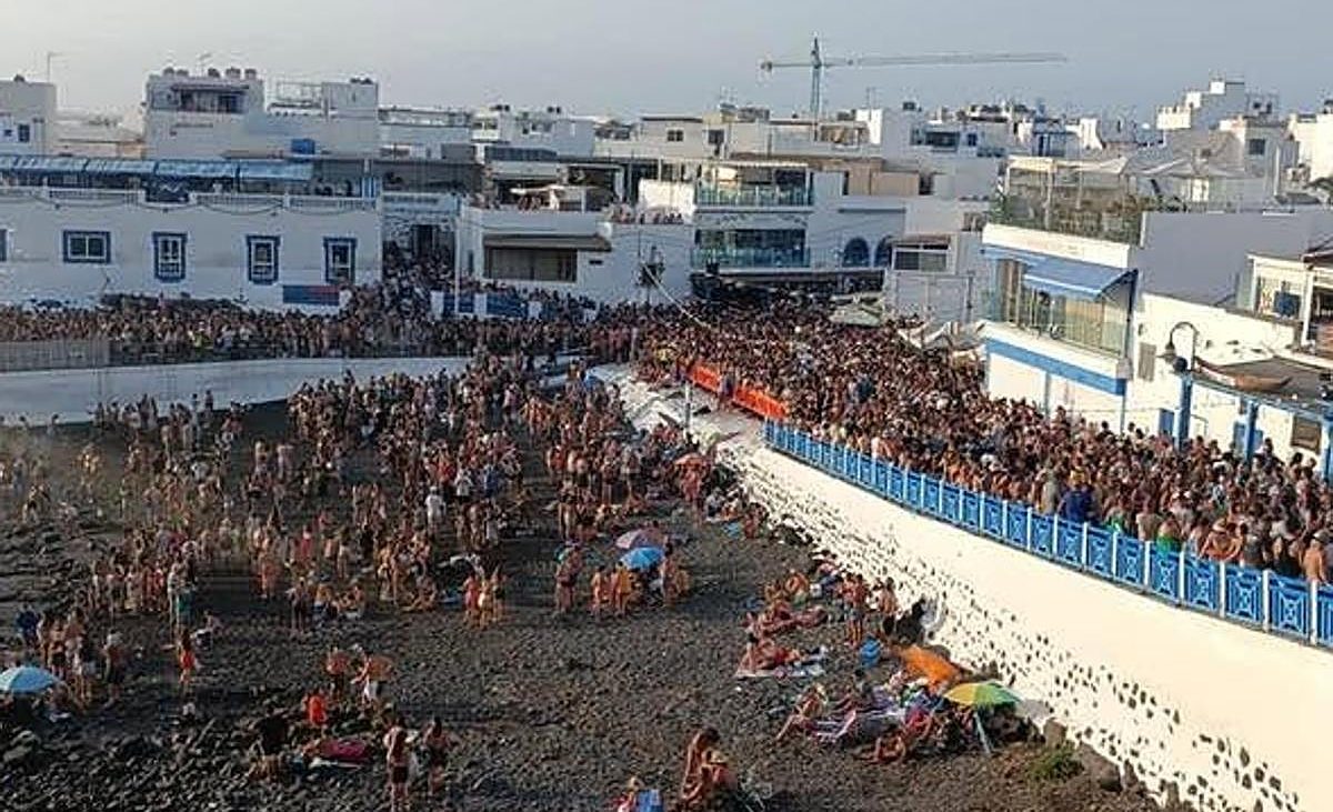 A la fiesta del agua de El Cotillo, mejor en guagua – Canarias7