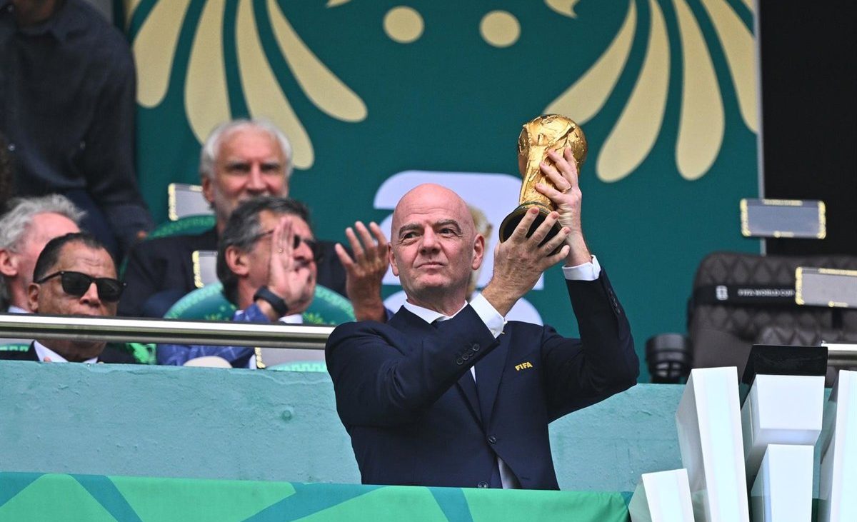 Infantino da marcha atrás y anula su propuesta de privatizar el Mundial