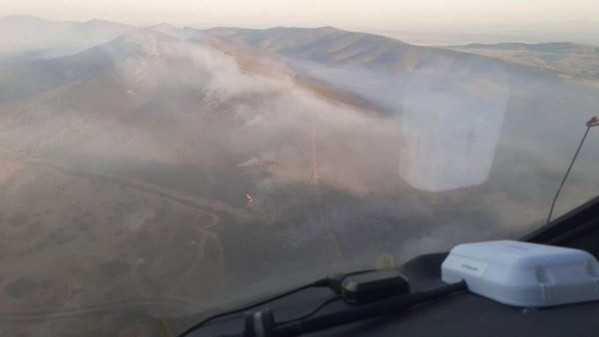 El incendio en Casas de Millán mantiene una evolución favorable aunque continúa en nivel 1