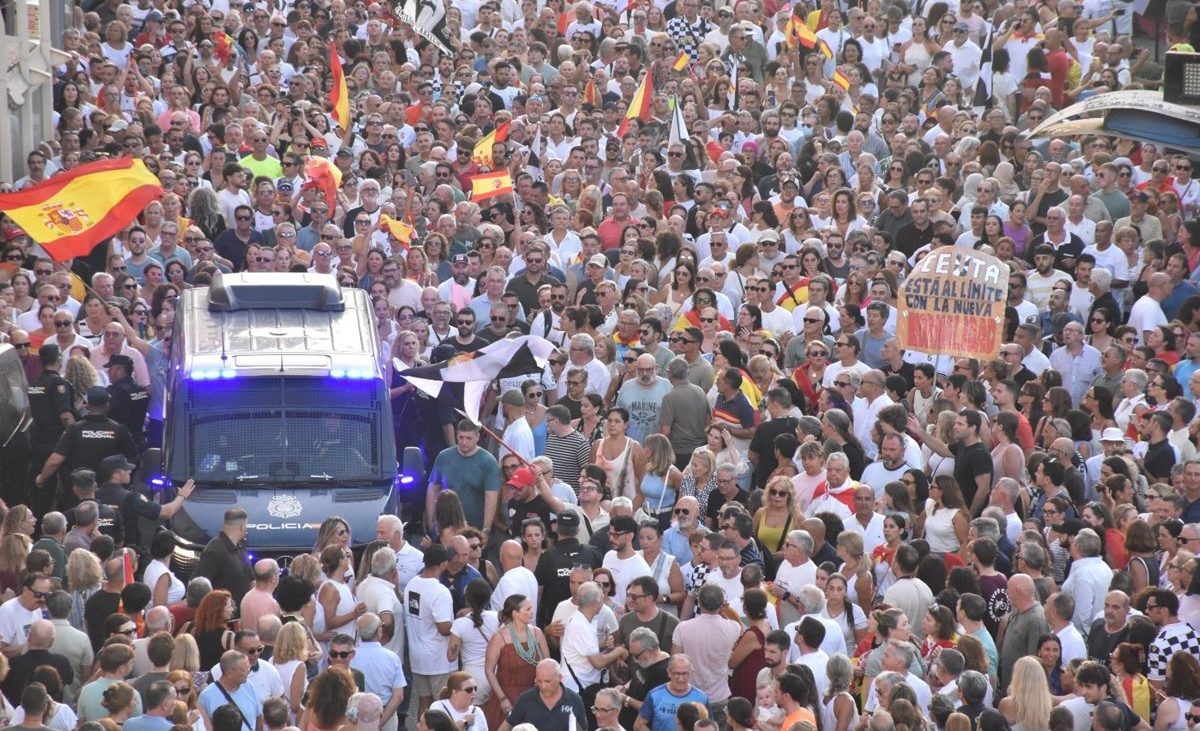 Más de 15.000 ceutíes se concentran para pedir «respuestas» a España y Europa tras la crisis migratoria