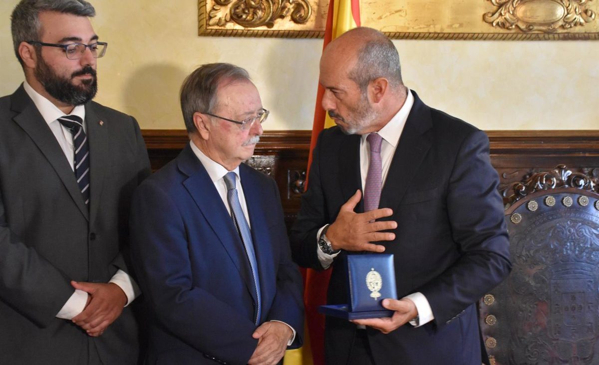 El presidente del Senado reclama un marco normativo que permita la devolución inmediata en «invasiones» como Ceuta