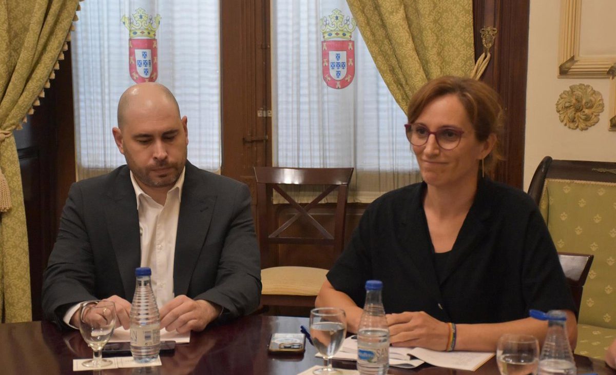 Mónica García niega que Ceuta viva un «colapso sanitario» y cifra en 5.800 los migrantes atendidos durante la crisis