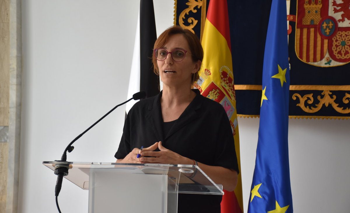Mónica García niega «colapso sanitario» en Ceuta y ve riesgo en la salud pública por el hacinamiento de migrantes