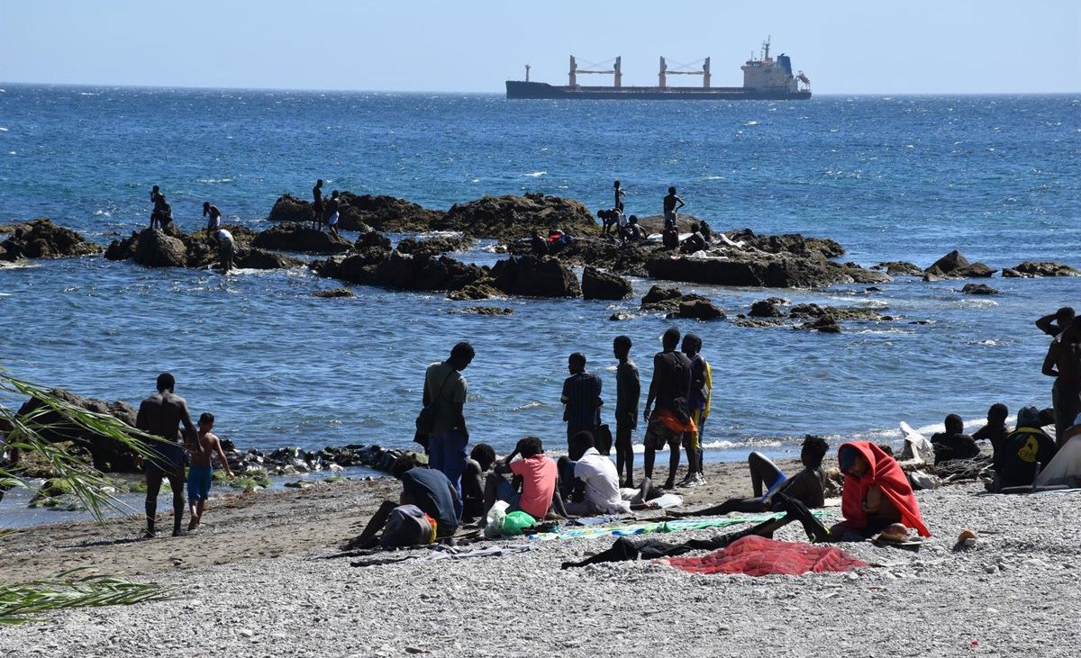 Saiz asegura que a las 1.500 plazas de acogida en Ceuta se sumarán «más» y asegura que «los trabajos avanzan rápido»