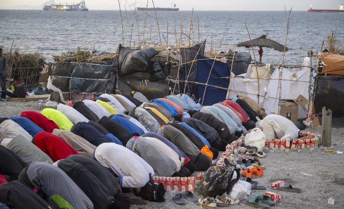 Migraciones dispone ya de 1.800 plazas para acogida en Ceuta, 300 más de las anunciadas, y empiezan los traslados