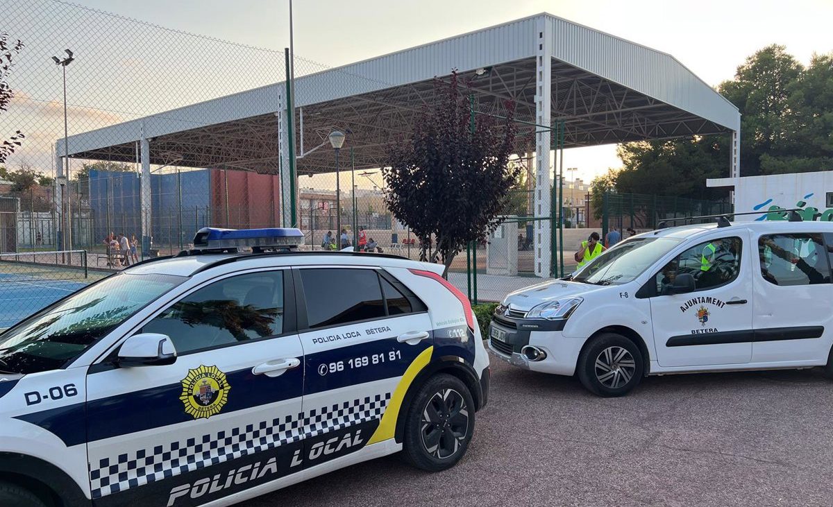 Unas mil personas de Gátova, evacuadas a causa del incendio de Segorbe