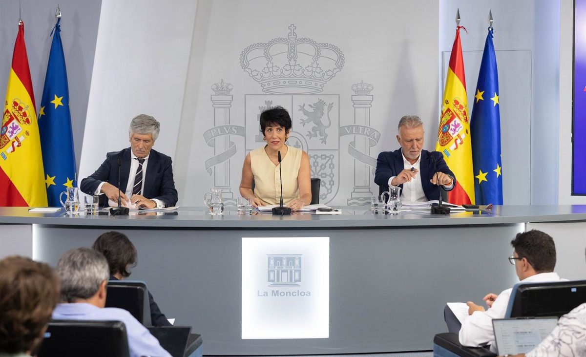 El Gobierno aprueba el ‘mando único’ en Ceuta para la coordinación en la «devolución y repatriación» de los inmigrantes