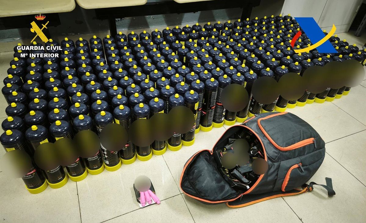 La Guardia Civil interviene en Melilla 235 botellas del «gas de la risa» en un vehículo procedente de Málaga – Europa Press