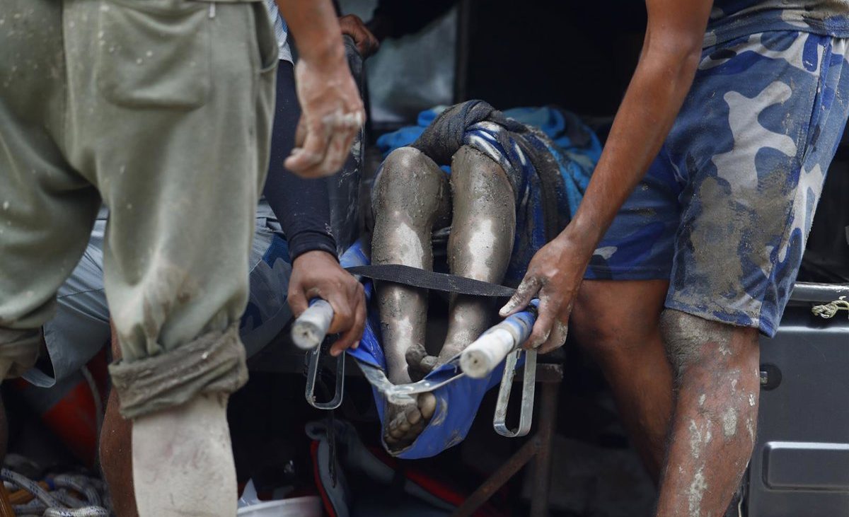 Ascienden a 270 los muertos por las inundaciones en el norte de Nepal, en la frontera con China