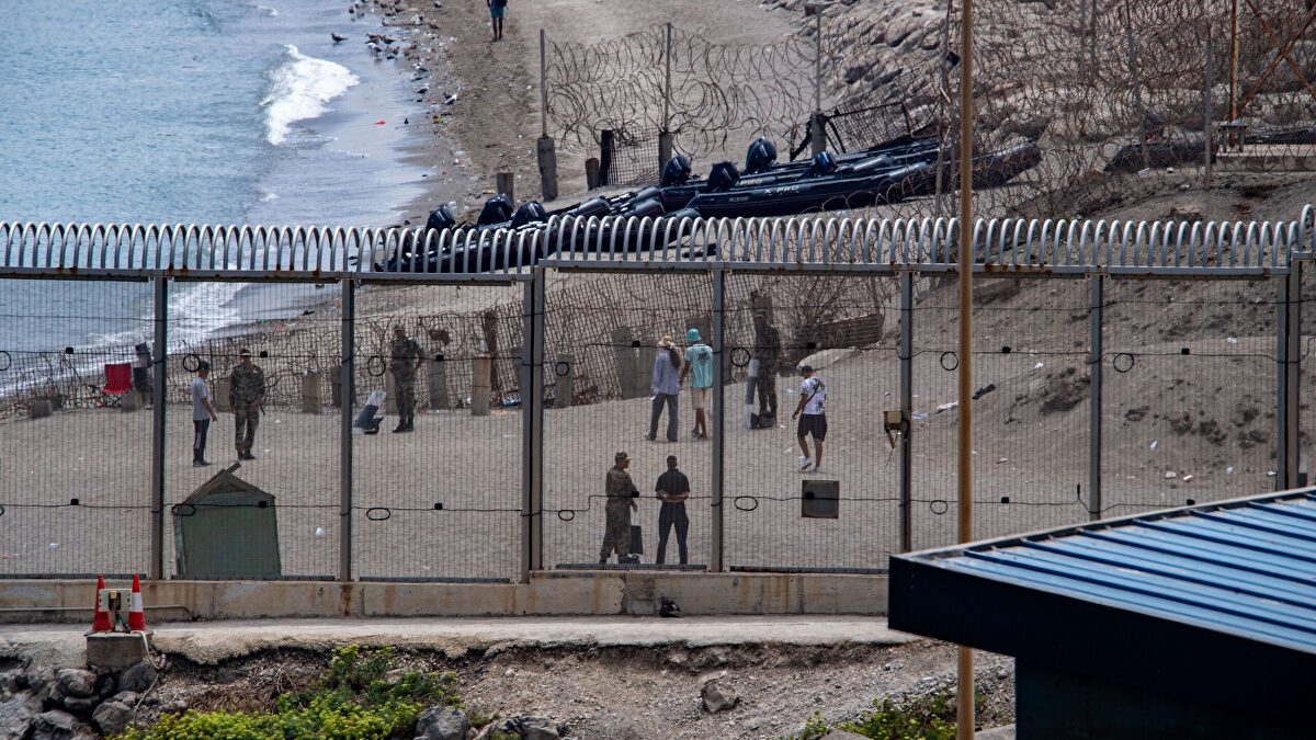 La Guardia Civil lanza una dura advertencia a los inmigrantes que pretenden asaltar Ceuta mañana – libertaddigital.com