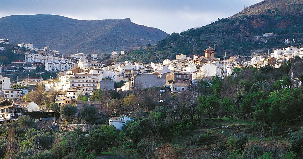Los pueblos de Andalucía donde comer por menos en agosto sin renunciar a producto local y buenas vistas – ABC