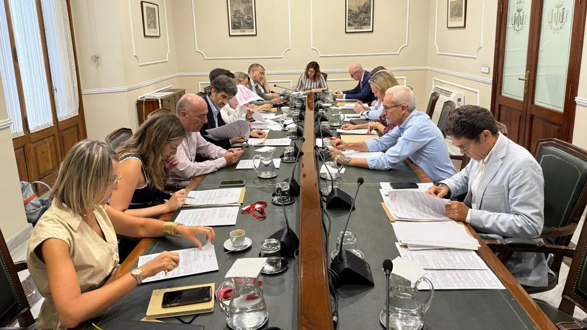 PP y Vox aprueban en Valencia el contrato millonario al marido de la delegada del Gobierno – The Objective