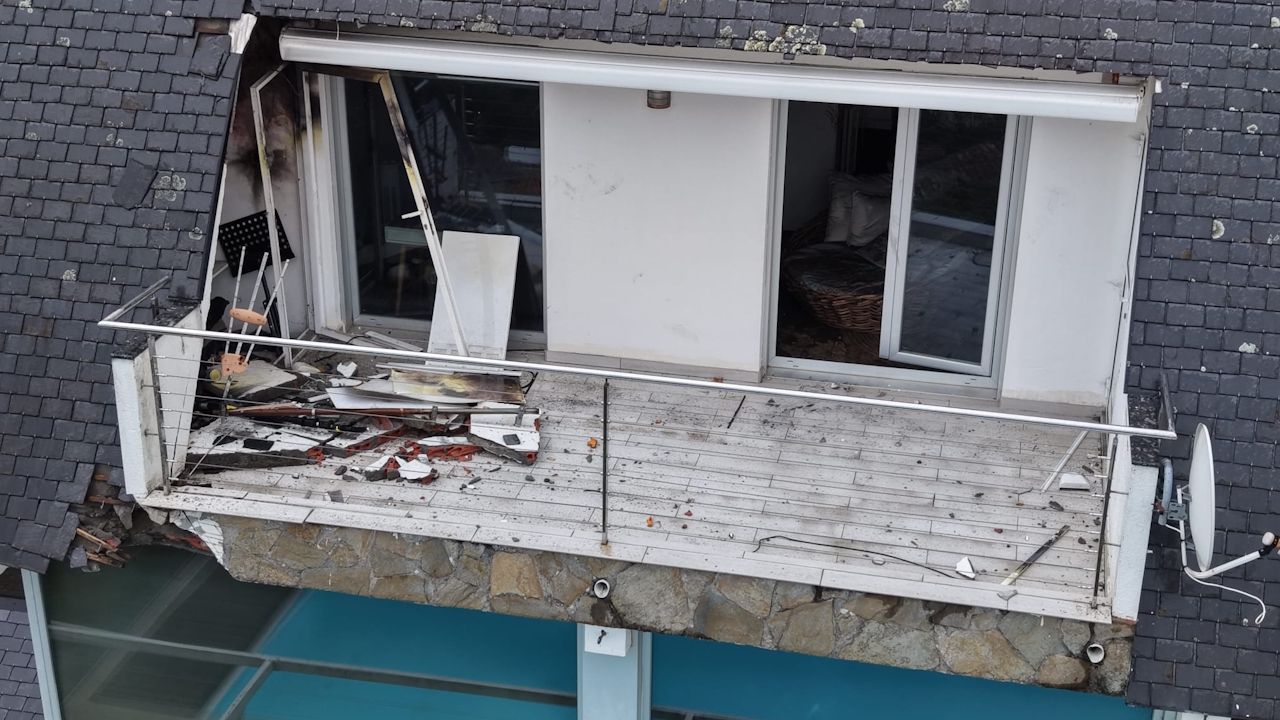Un rayo incendia una vivienda en Priegue, en Nigrán, y deja sin luz a parte de la parroquia: «Fue como una bomba» – La Voz de Galicia
