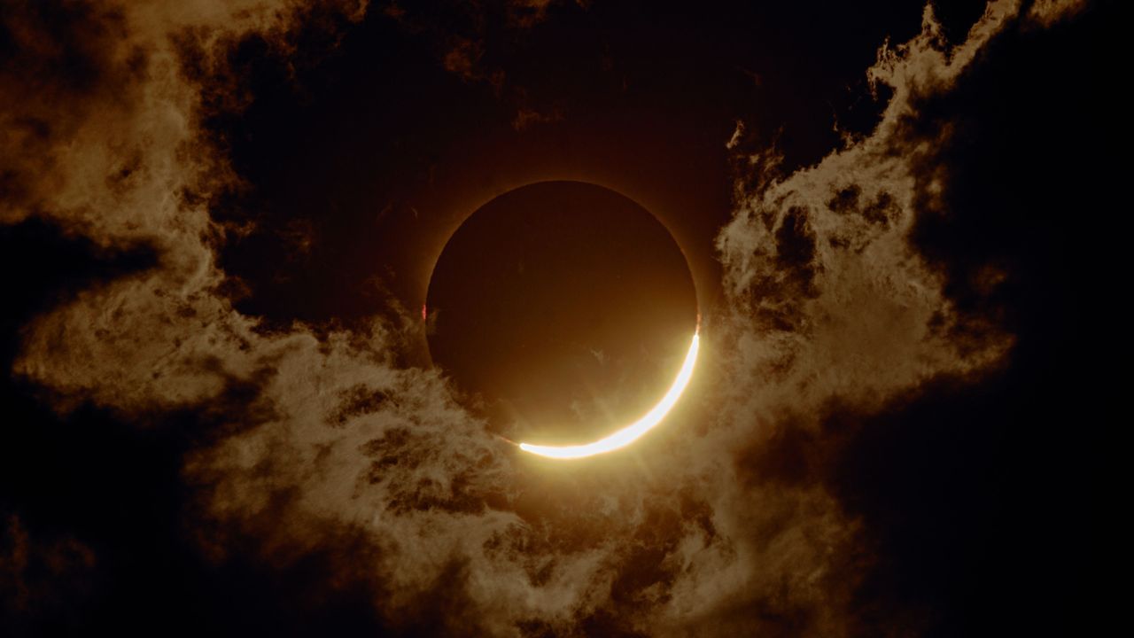 Galicia se maravilló con el eclipse del siglo – La Voz de Galicia