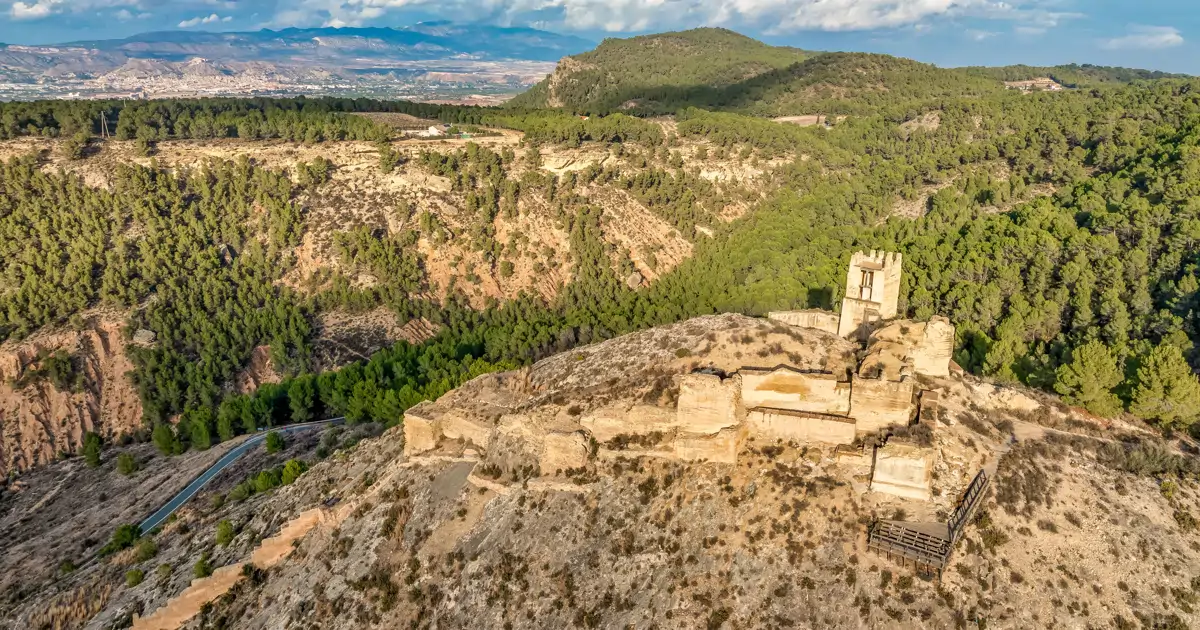 El pueblo de Murcia rodeado por un único vecino que guarda dos fortalezas y una sima única en el mundo – viajes.nationalgeographic.com.es