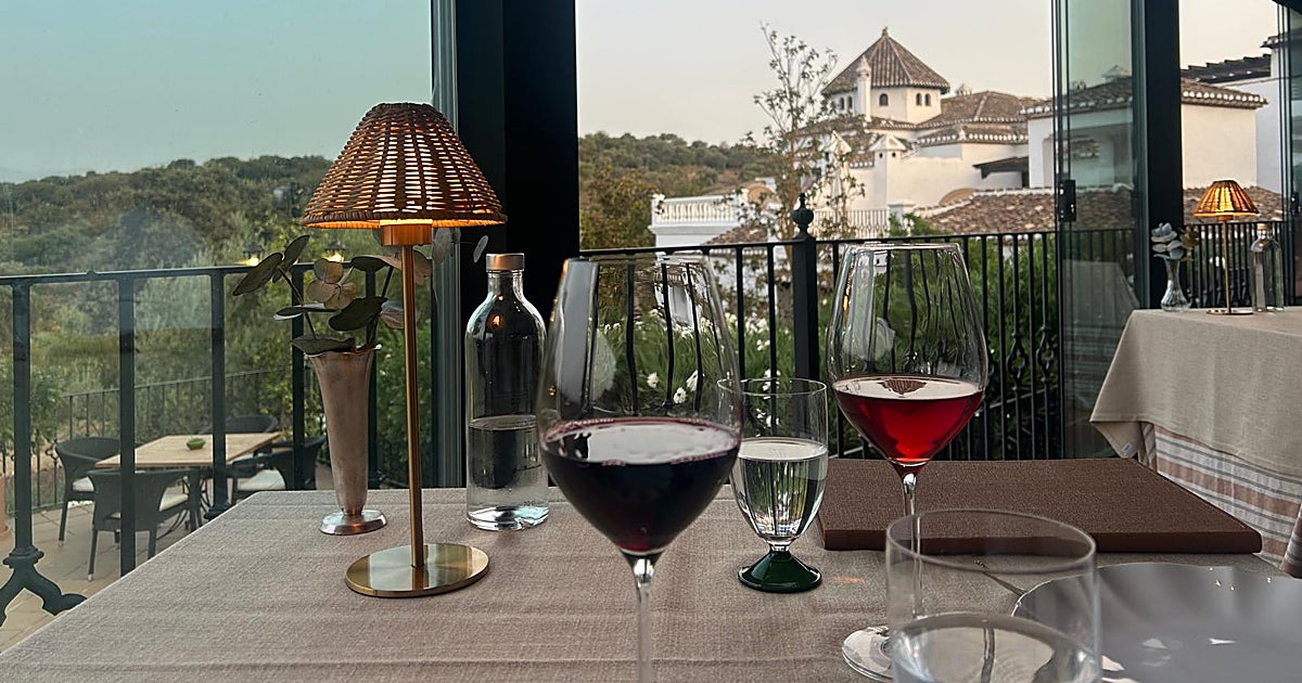 El hotel rural de Andalucía donde dormir entre olivos, piscina infinita y cena bajo las estrellas – abc.es