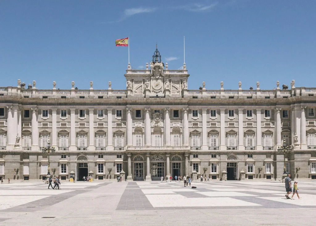 Junts ata la inmigración en Cataluña a la integración y condiciona las ayudas sociales tras la crisis de Ceuta – moncloa.com