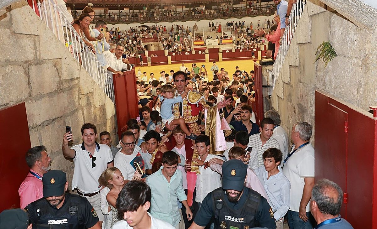 Puerta grande al valor y la firmeza de Fortes en Málaga – Diario Sur