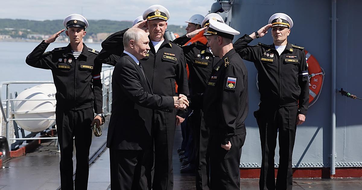 Putin amenaza con confiscar buques occidentales a modo de represalia por las interceptaciones a la ‘flota fantasma’