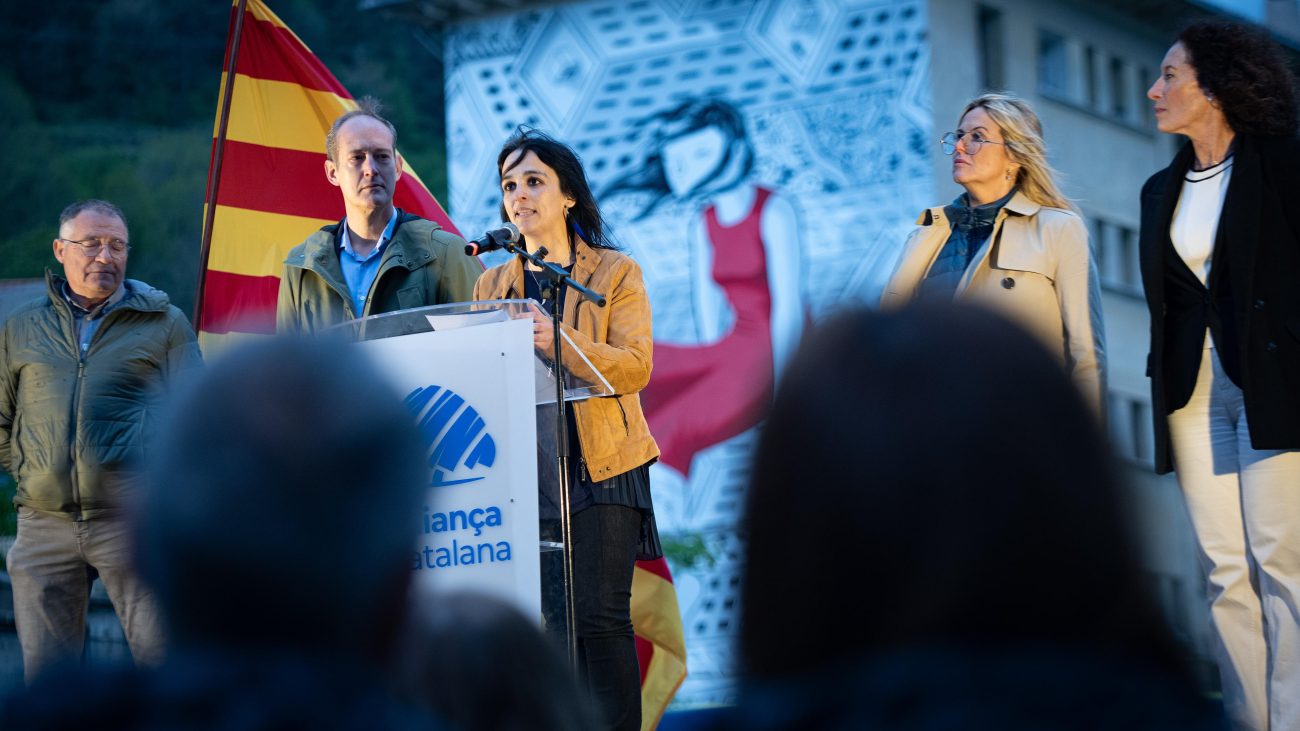 Antifraude abre un expediente a Sílvia Orriols por la contratación de su hija como policía local en Ripoll – Elplural.com