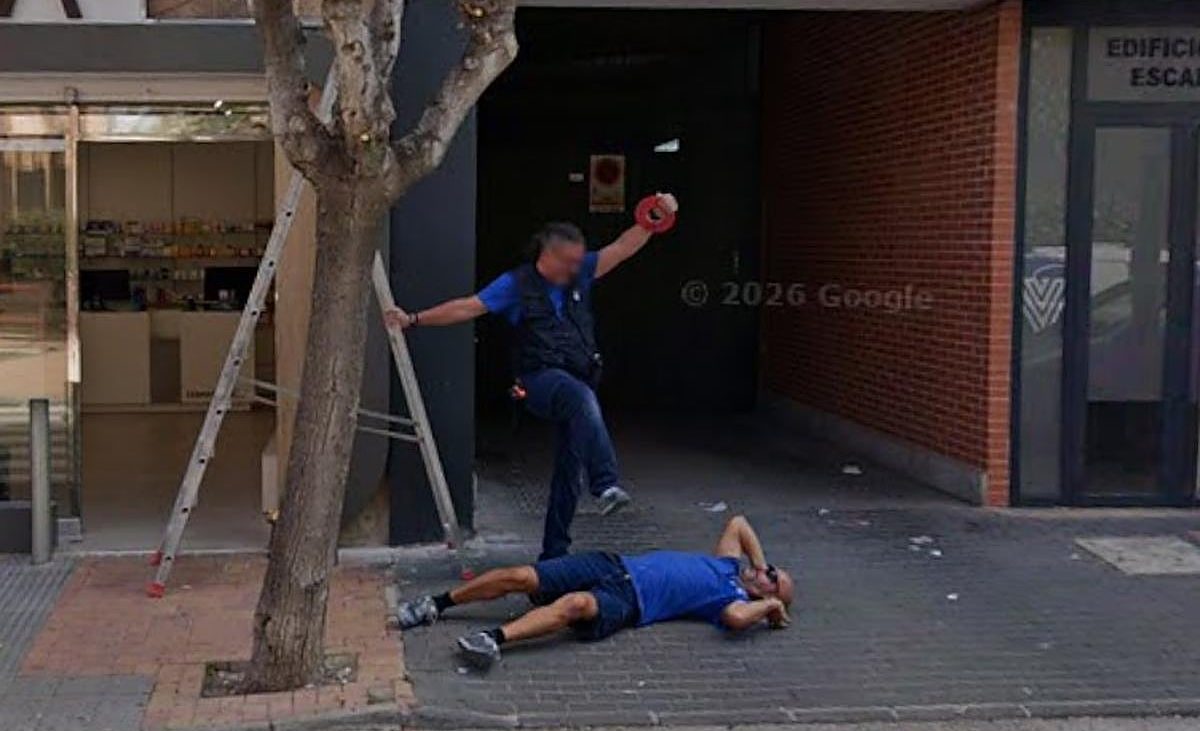 Una ‘agresión’ en Murcia captada por la cámara de Street View se vuelve viral en Google Maps – La Verdad