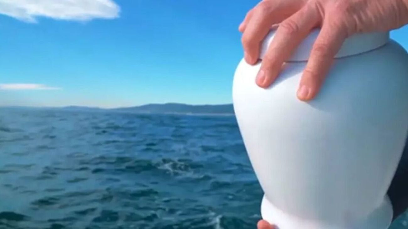 El auge de los funerales en altamar en Málaga: ¿es legal tirar las cenizas al mar? – Telecinco