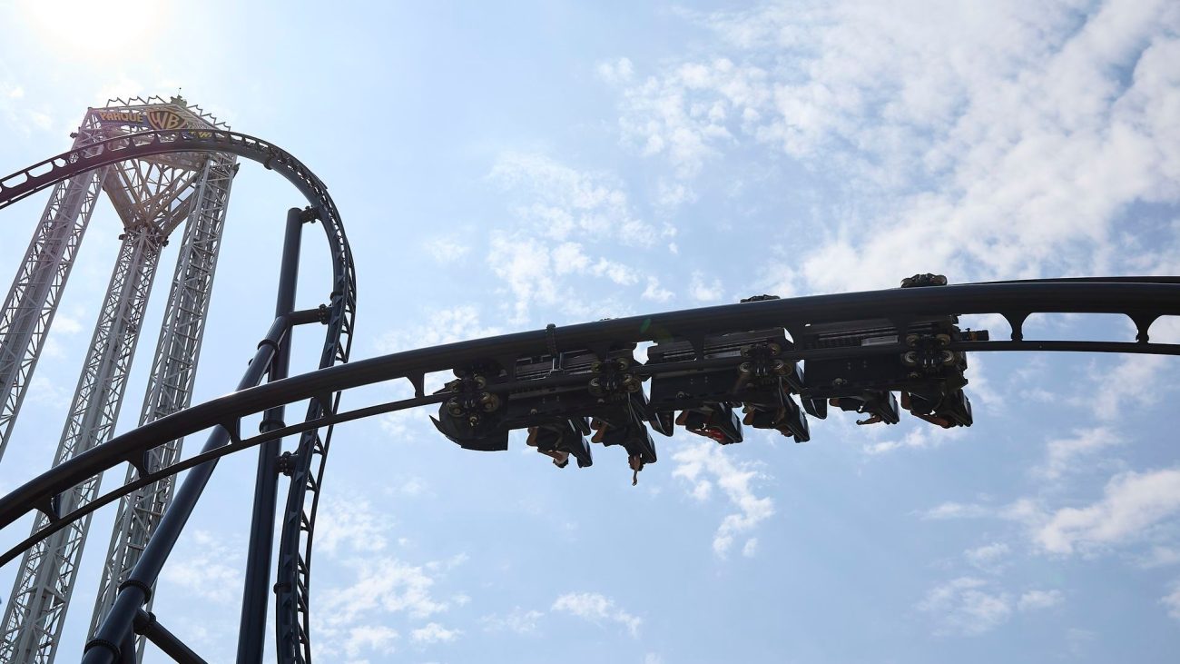 Un hombre, herido grave tras un accidente en la montaña rusa de Batman del parque Warner de Madrid – Telecinco
