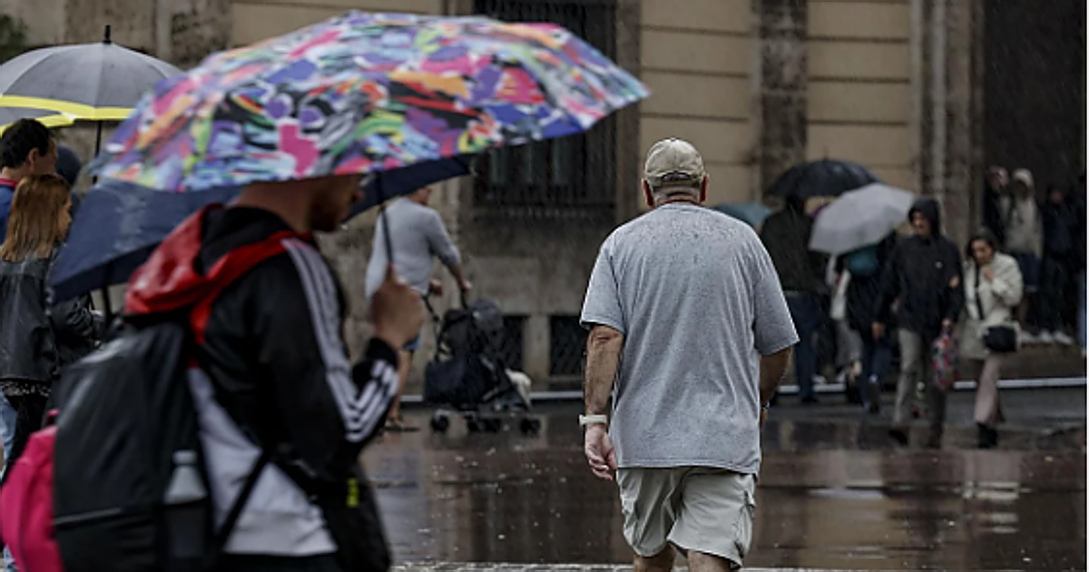 Una fuerte tormenta descarga en Valencia y provoca que el festival Medusa retrase su apertura – ABC