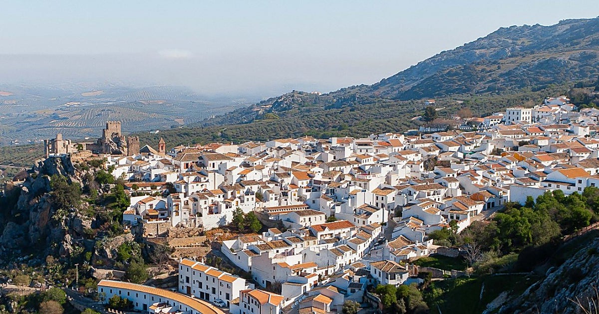 El pueblo medieval de Andalucía ideal para una escapada de final de verano: piedra, historia y noches frescas – ABC